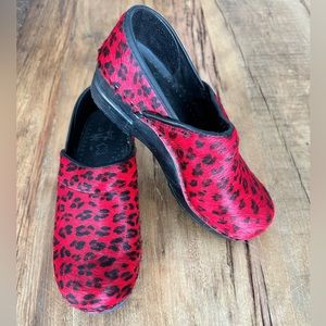 Dansko RED / BLACK LEOPARD PRINT Calf Hair CLOGS! Size 37.